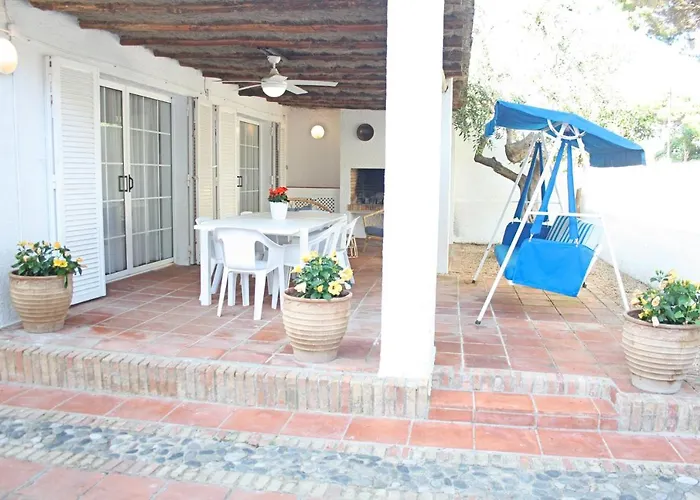 Lovely Villa Next To The Beach